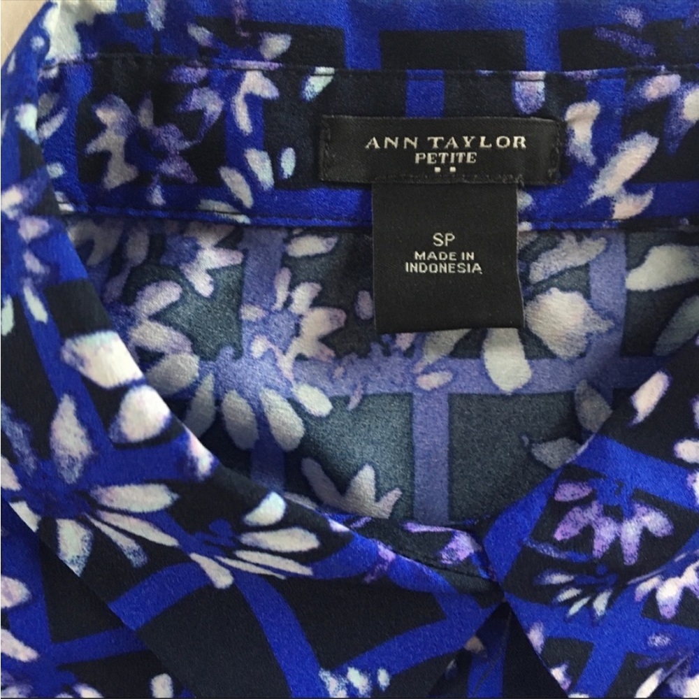 Ann Taylor and Loft bundle with TWO tops size small - Picture 9 of 9